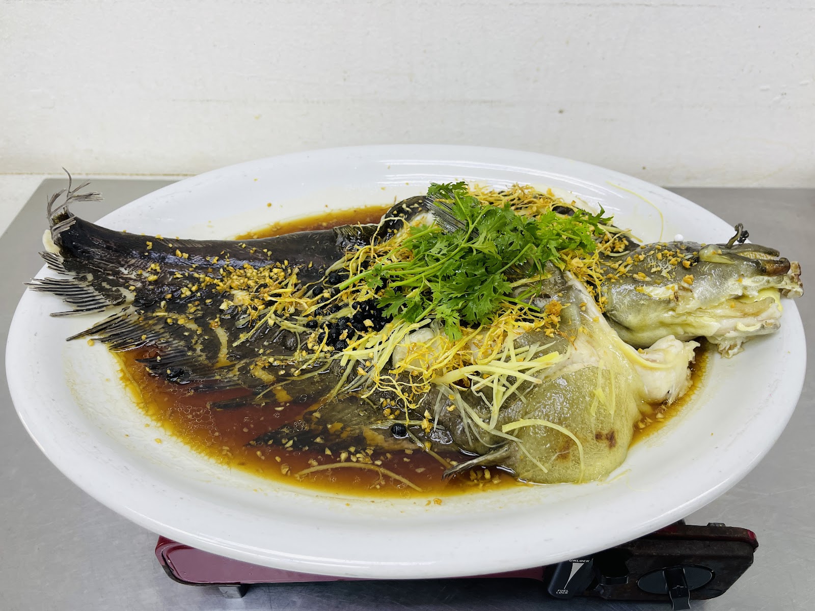 招牌上汤高旗巴丁或龙虎班 Signature Superior Soup Patin or Tiger Grouper