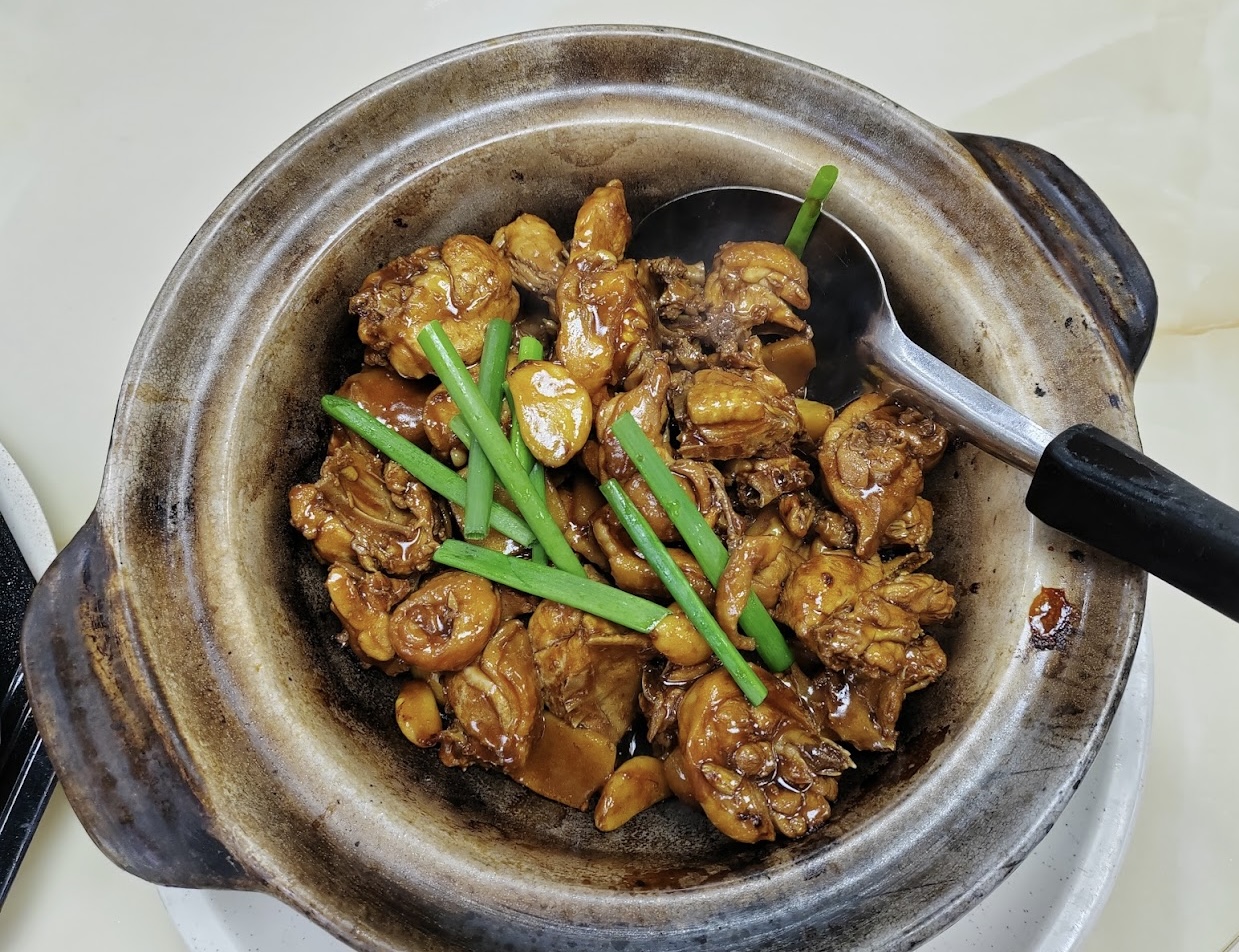 招牌黑椒菜园鸡煲 Signature Black Pepper Kampung Chicken Hotpot
